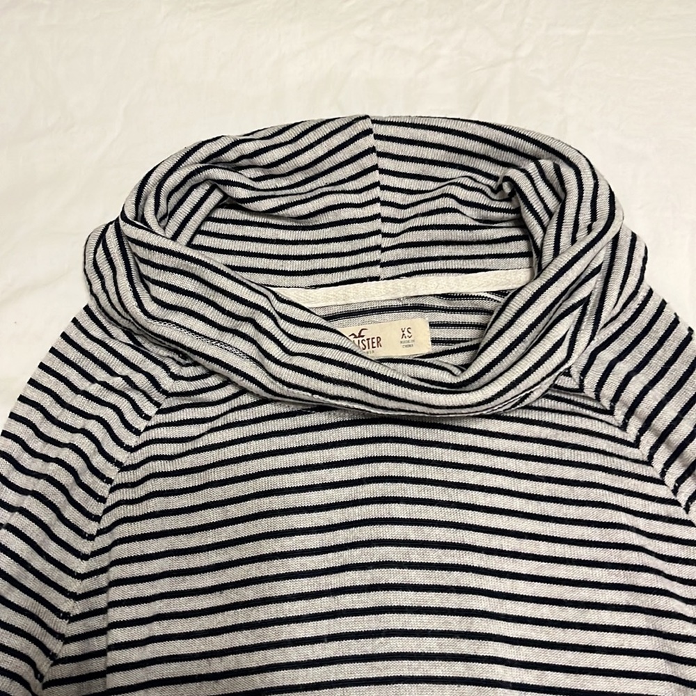 Hollister Cowl Neck Stripe Gray/Black Long Sleeve Top XS - Picture 3 of 4